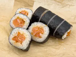 Salmon Poke Roll